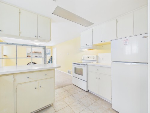 3035 5Th Avenue W, Vancouver, BC - Indoor Photo Showing Kitchen
