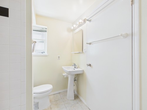3035 5Th Avenue W, Vancouver, BC - Indoor Photo Showing Bathroom