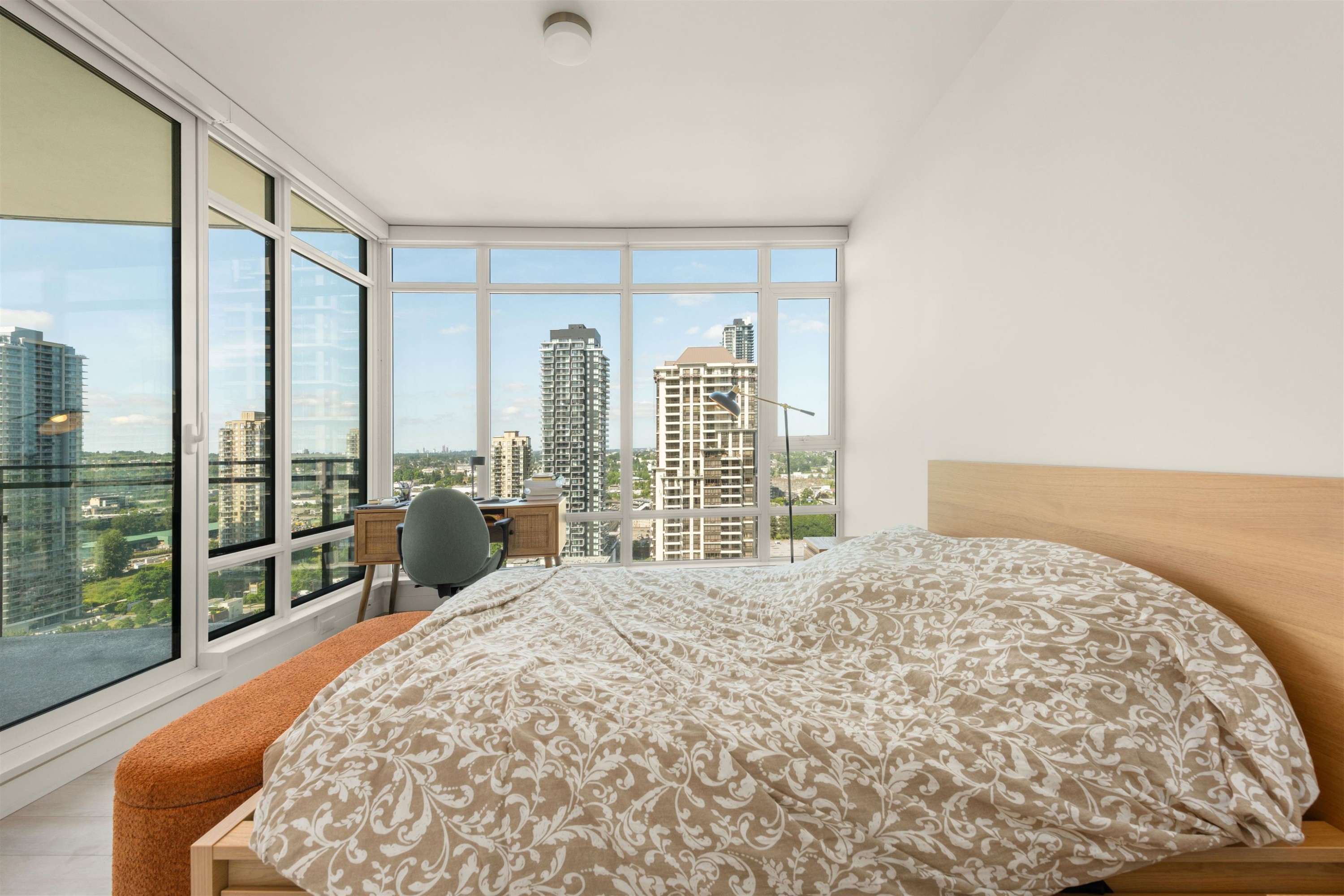 1808-2085 Skyline Crescent, Burnaby, BC - Indoor Photo Showing Bedroom