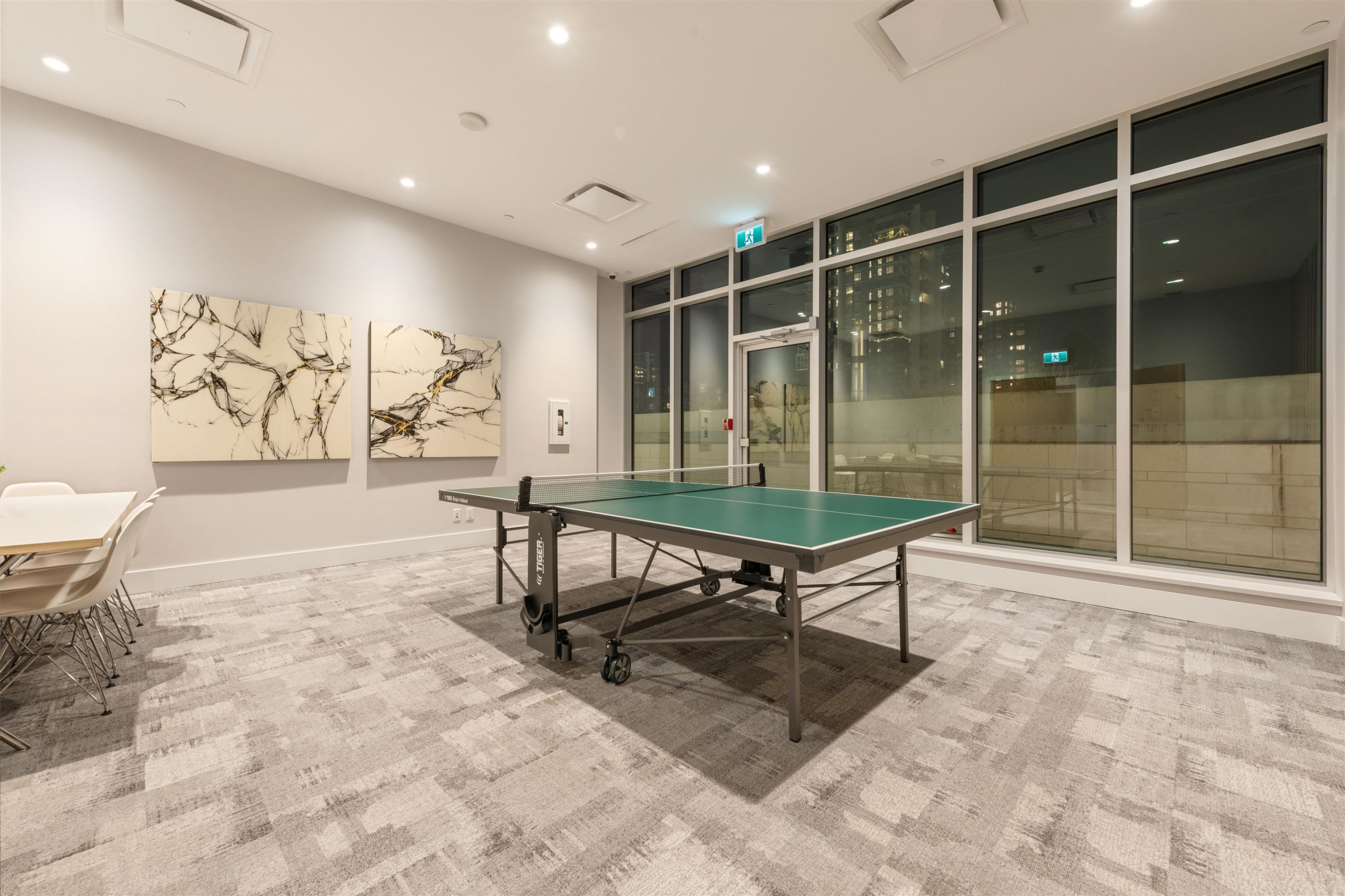 1808-2085 Skyline Crescent, Burnaby, BC - Indoor Photo Showing Other Room