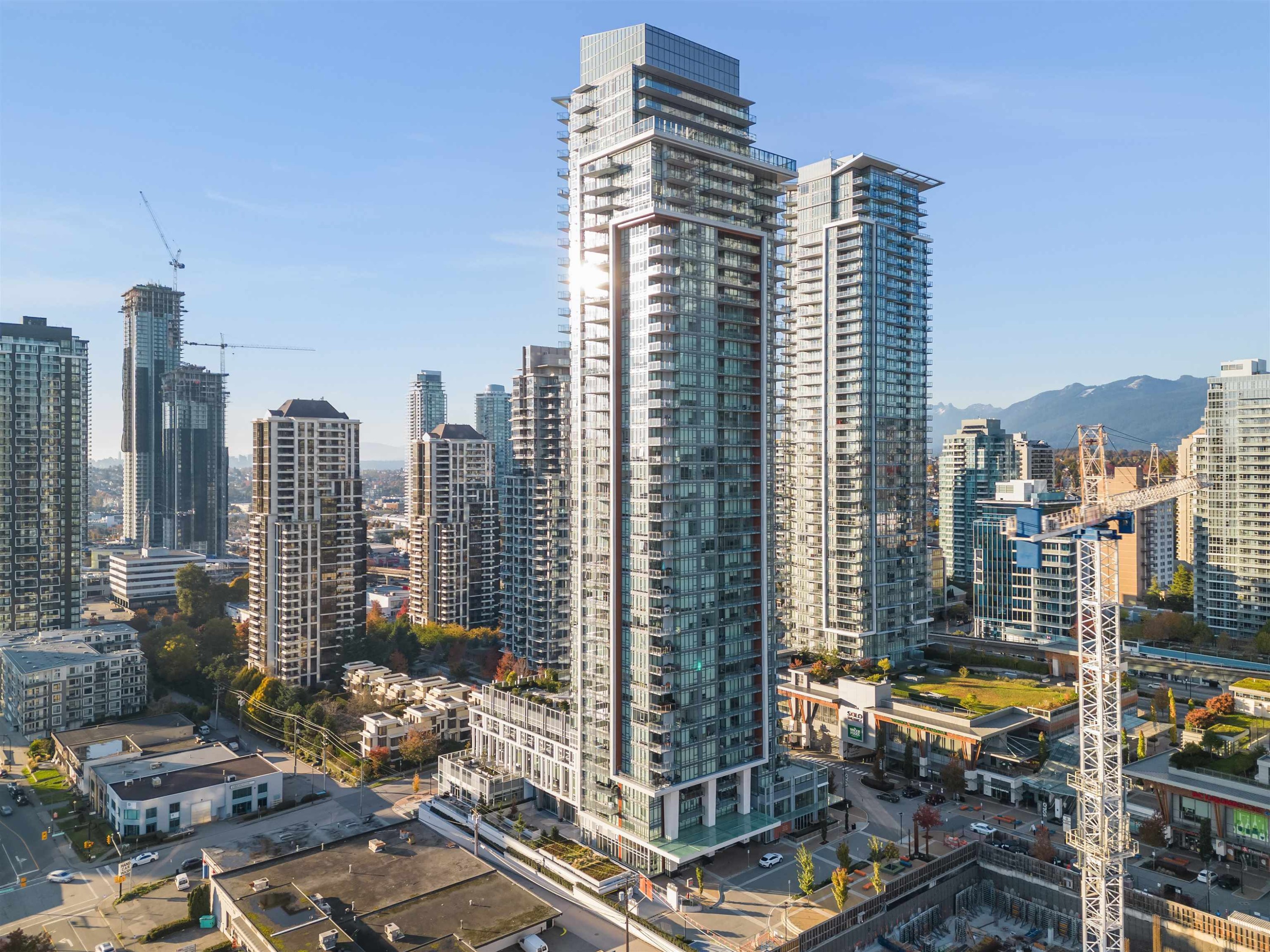 1808-2085 Skyline Crescent, Burnaby, BC - Outdoor With Facade