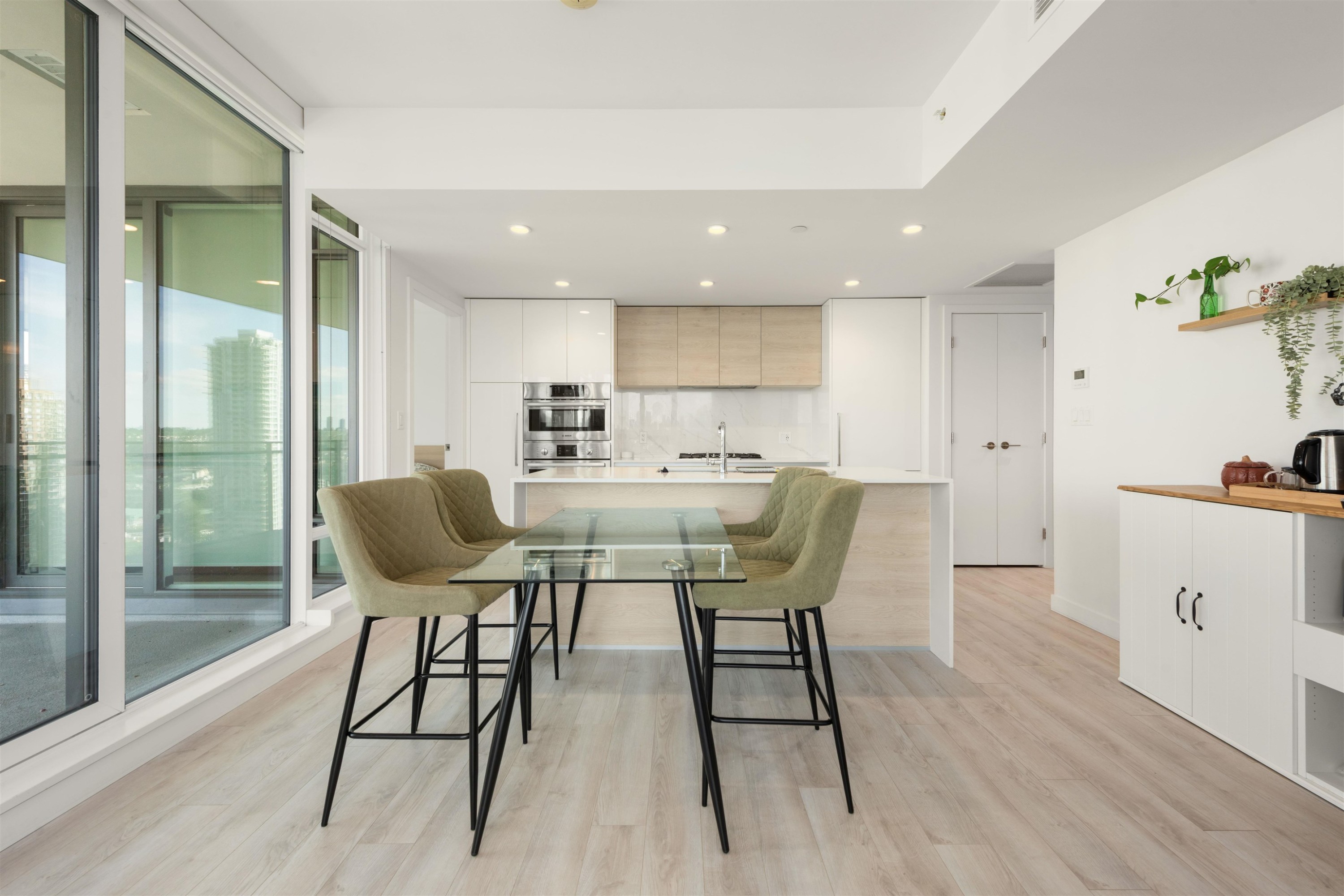 1808-2085 Skyline Crescent, Burnaby, BC - Indoor Photo Showing Other Room