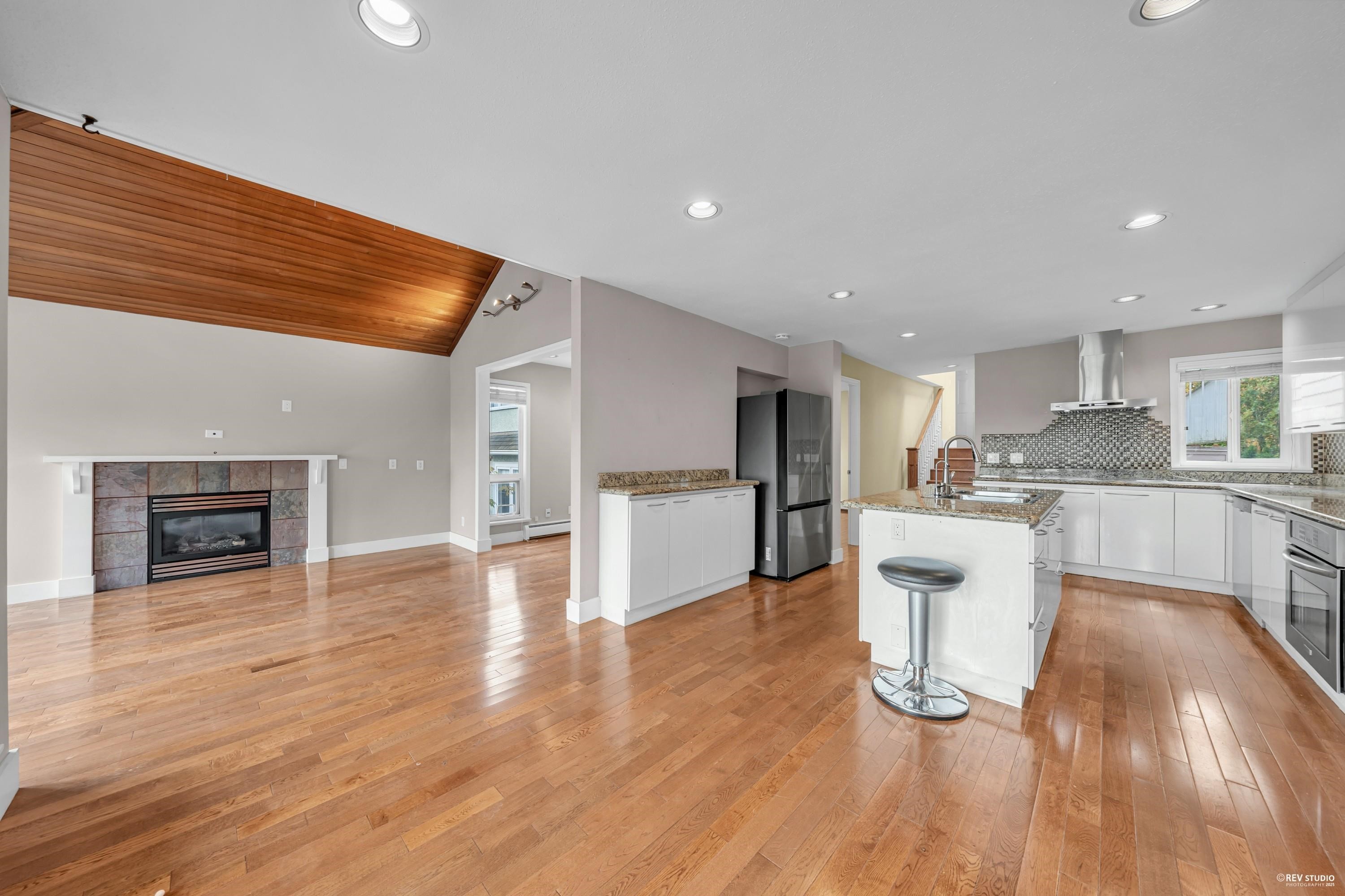 3191 23Rd Avenue W, Vancouver, BC - Indoor Photo Showing Kitchen With Upgraded Kitchen