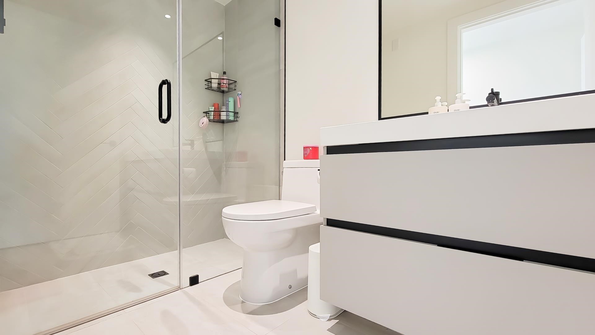 401-2235 Broadway E, Vancouver, BC - Indoor Photo Showing Bathroom