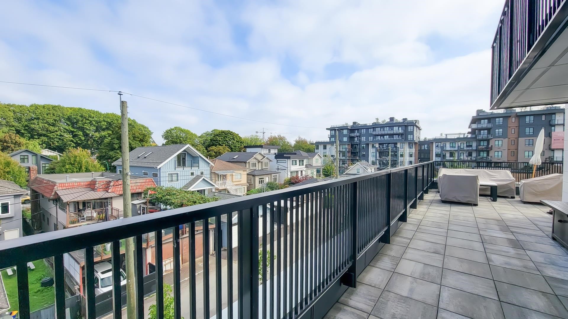 401-2235 Broadway E, Vancouver, BC - Outdoor