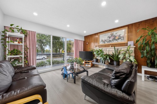 4657 Slocan Street, Vancouver, BC - Indoor Photo Showing Living Room