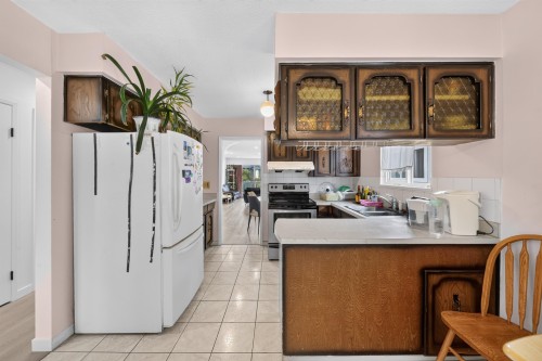 4657 Slocan Street, Vancouver, BC - Indoor Photo Showing Kitchen