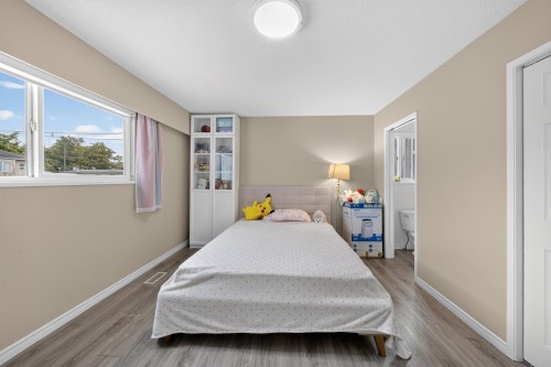 4657 Slocan Street, Vancouver, BC - Indoor Photo Showing Bedroom