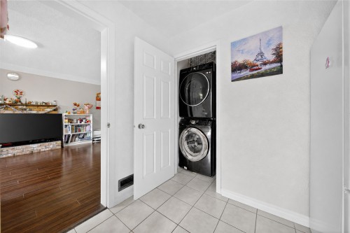 4657 Slocan Street, Vancouver, BC - Indoor Photo Showing Laundry Room