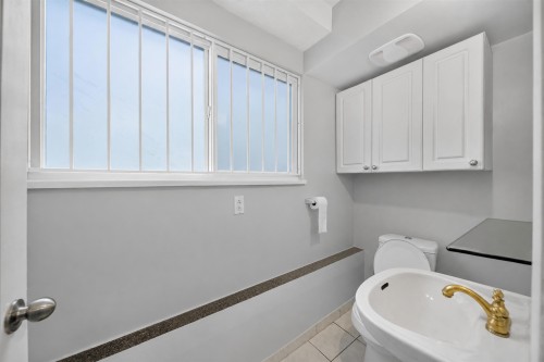 4657 Slocan Street, Vancouver, BC - Indoor Photo Showing Bathroom