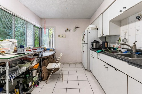 3026 Garden Drive, Vancouver, BC - Indoor Photo Showing Kitchen
