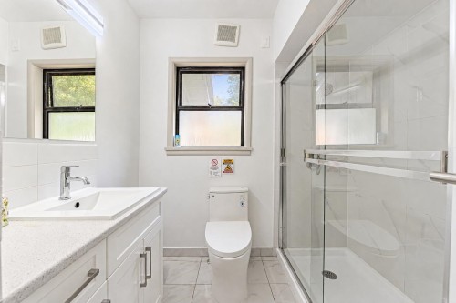3008 Garden Drive, Vancouver, BC - Indoor Photo Showing Bathroom