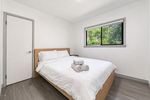 3008 Garden Drive, Vancouver, BC - Indoor Photo Showing Bedroom