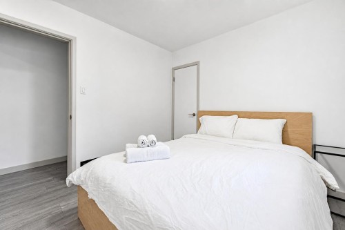 3008 Garden Drive, Vancouver, BC - Indoor Photo Showing Bedroom