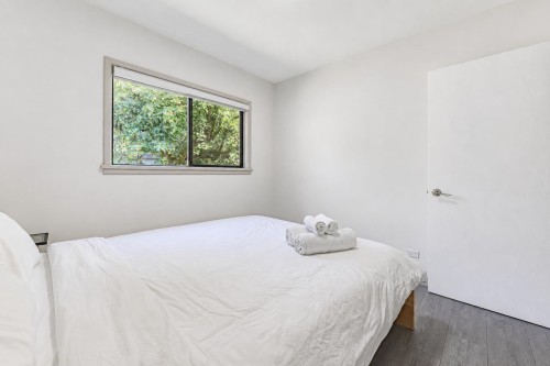 3008 Garden Drive, Vancouver, BC - Indoor Photo Showing Bedroom