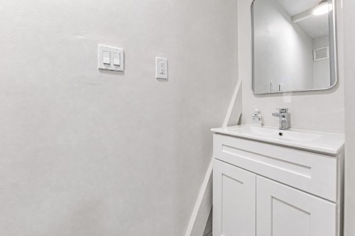 3008 Garden Drive, Vancouver, BC - Indoor Photo Showing Bathroom