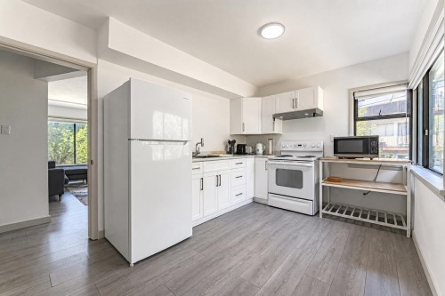 3008 Garden Drive, Vancouver, BC - Indoor Photo Showing Kitchen