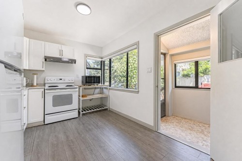 3008 Garden Drive, Vancouver, BC - Indoor Photo Showing Kitchen