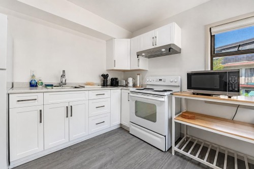 3008 Garden Drive, Vancouver, BC - Indoor Photo Showing Kitchen