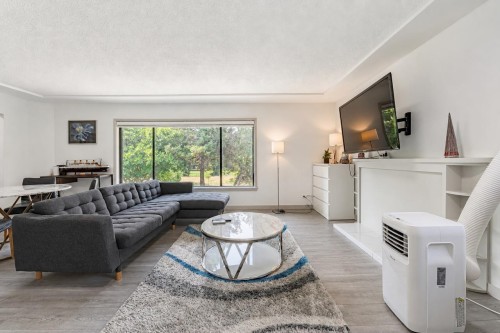 3008 Garden Drive, Vancouver, BC - Indoor Photo Showing Living Room