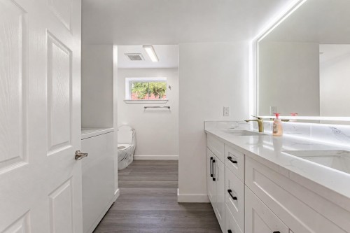 3008 Garden Drive, Vancouver, BC - Indoor Photo Showing Bathroom