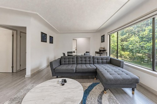 3008 Garden Drive, Vancouver, BC - Indoor Photo Showing Living Room