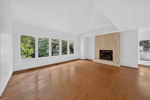1975 18Th Avenue W, Vancouver, BC - Indoor Photo Showing Living Room With Fireplace