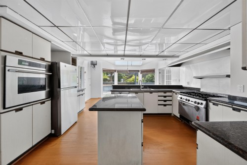 1975 18Th Avenue W, Vancouver, BC - Indoor Photo Showing Kitchen