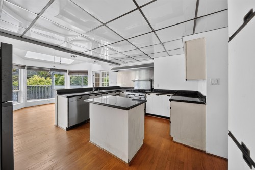 1975 18Th Avenue W, Vancouver, BC - Indoor Photo Showing Kitchen