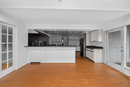 1975 18Th Avenue W, Vancouver, BC - Indoor Photo Showing Kitchen