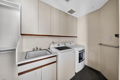 1975 18Th Avenue W, Vancouver, BC - Indoor Photo Showing Laundry Room