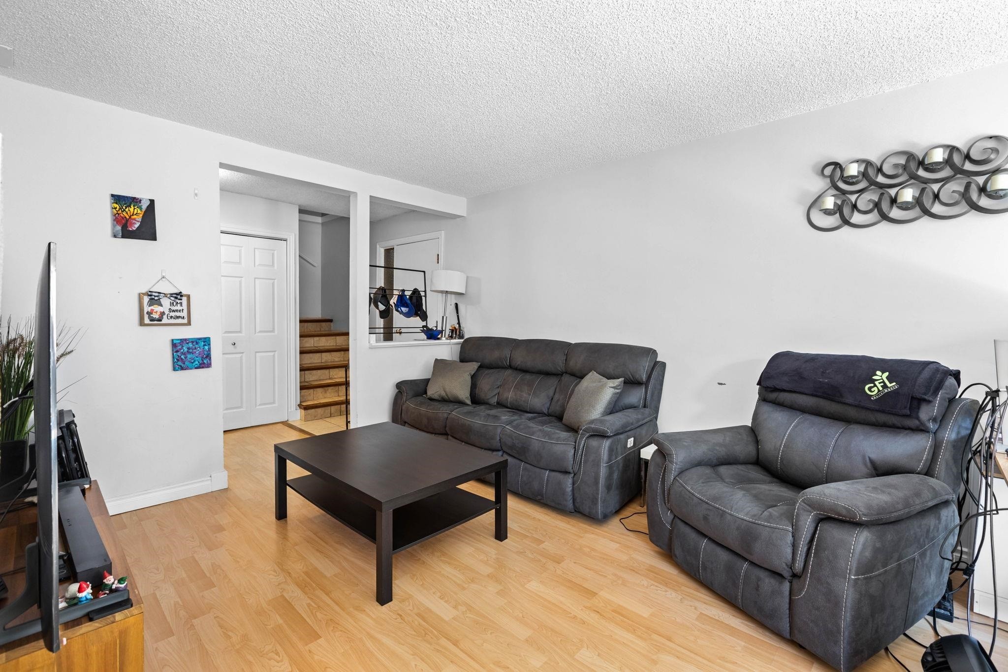 9010 Centaurus Circle, Burnaby, BC - Indoor Photo Showing Living Room