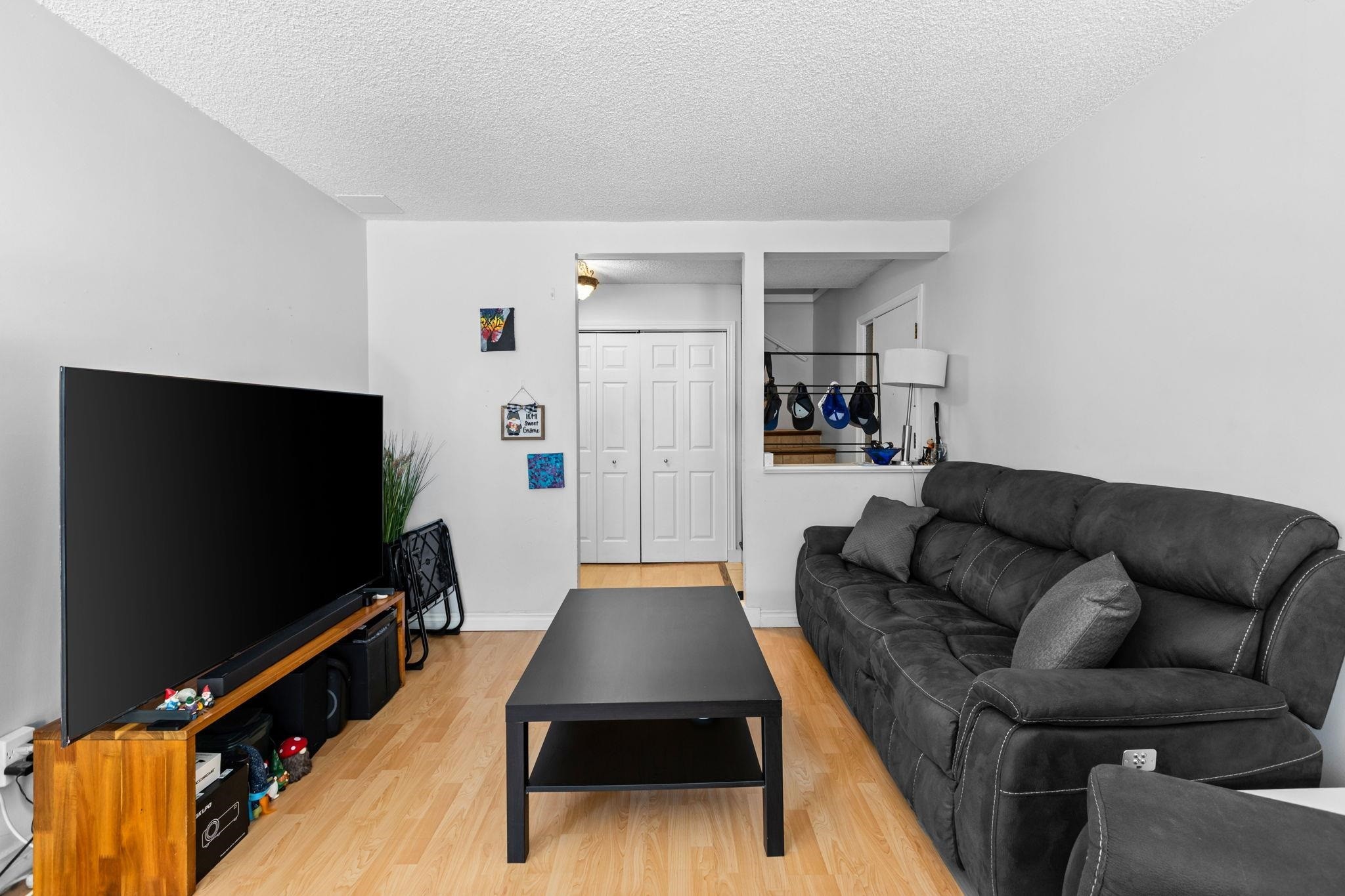 9010 Centaurus Circle, Burnaby, BC - Indoor Photo Showing Living Room