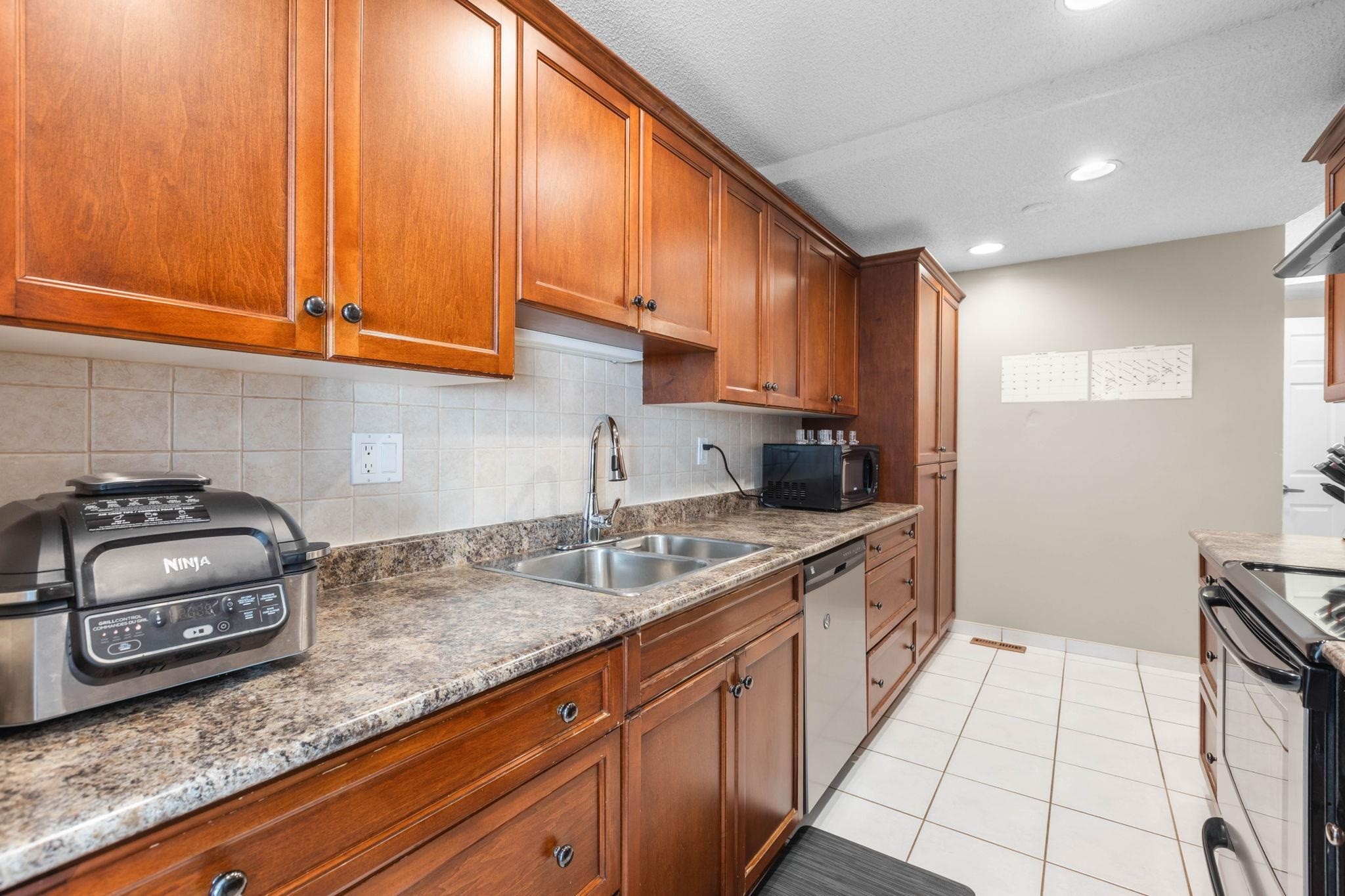9010 Centaurus Circle, Burnaby, BC - Indoor Photo Showing Kitchen With Double Sink