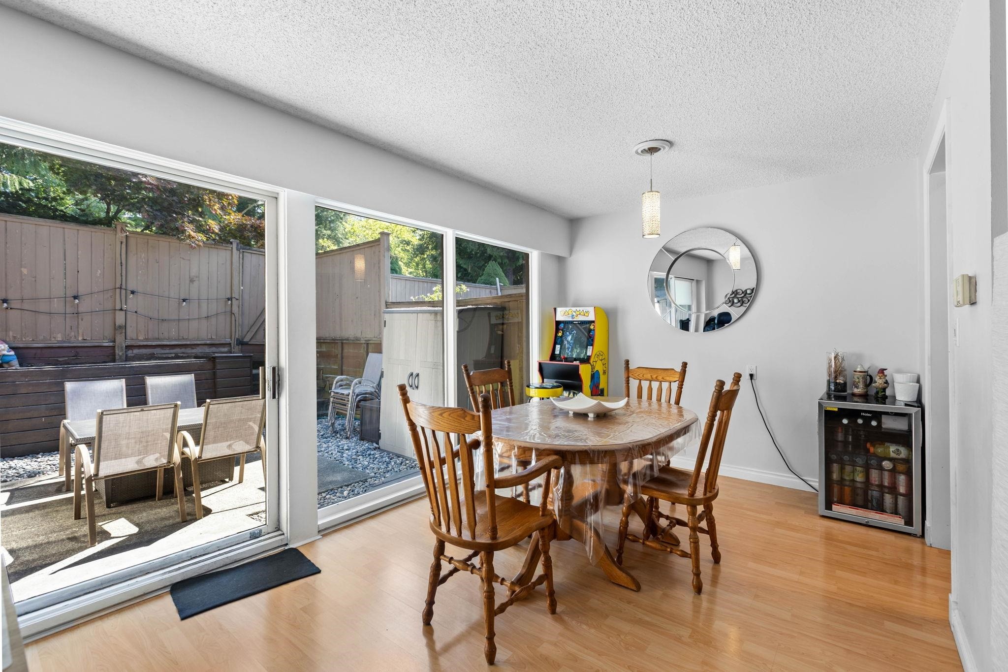 9010 Centaurus Circle, Burnaby, BC - Indoor Photo Showing Dining Room