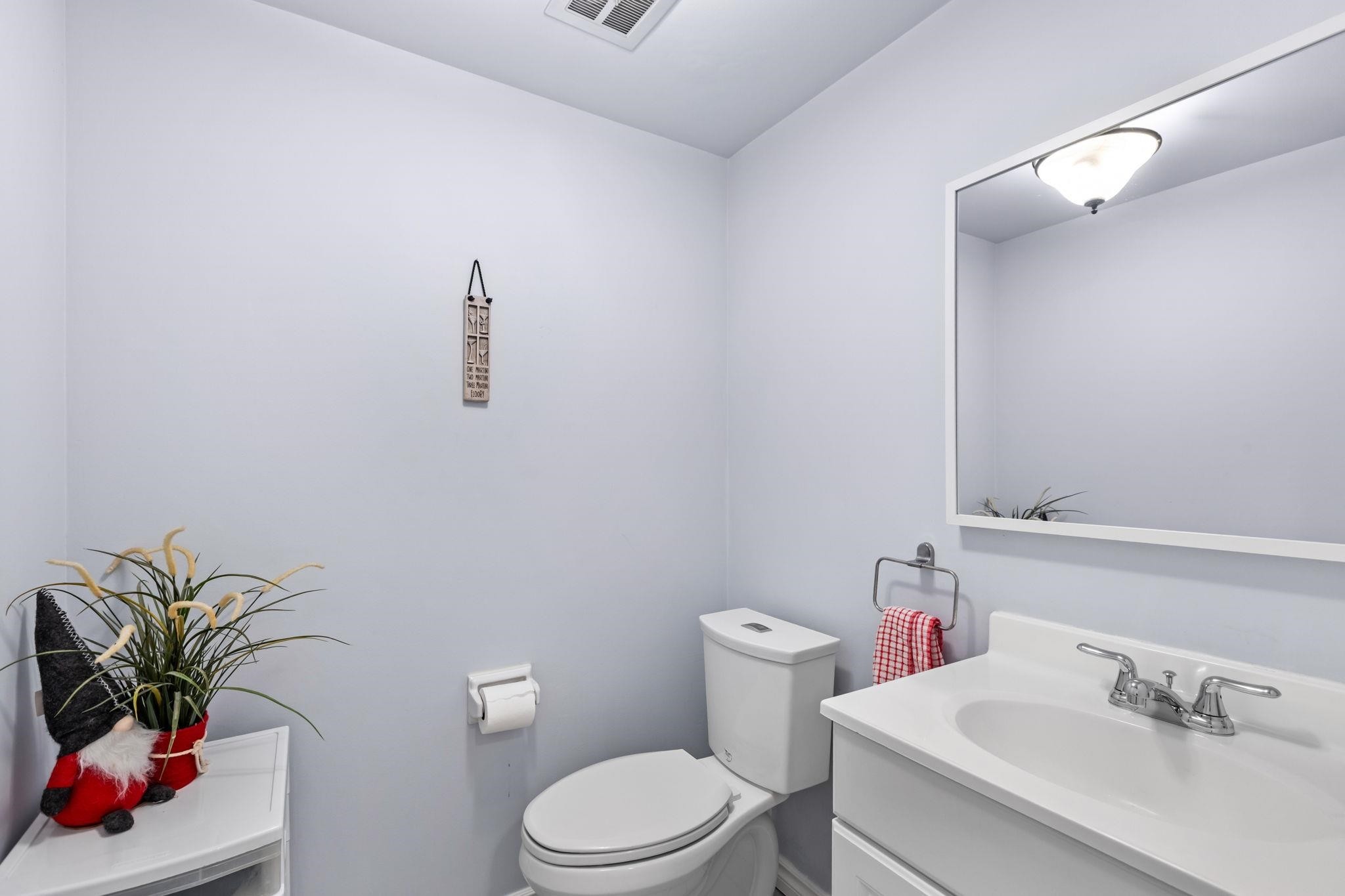 9010 Centaurus Circle, Burnaby, BC - Indoor Photo Showing Bathroom