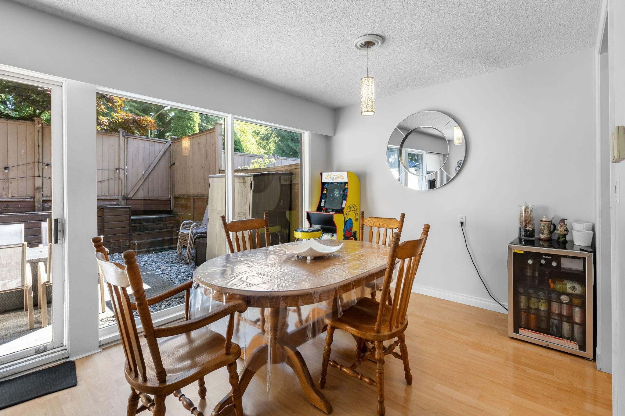 9010 Centaurus Circle, Burnaby, BC - Indoor Photo Showing Dining Room