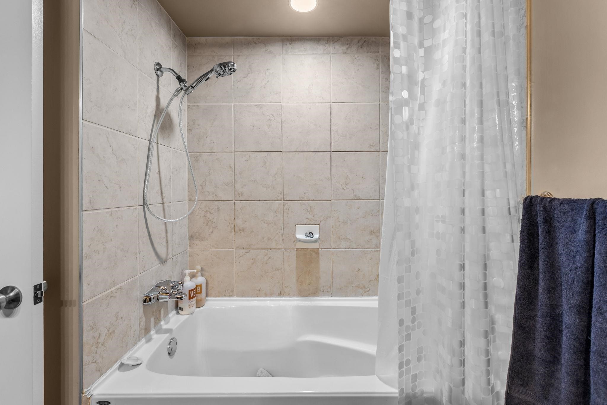 9010 Centaurus Circle, Burnaby, BC - Indoor Photo Showing Bathroom