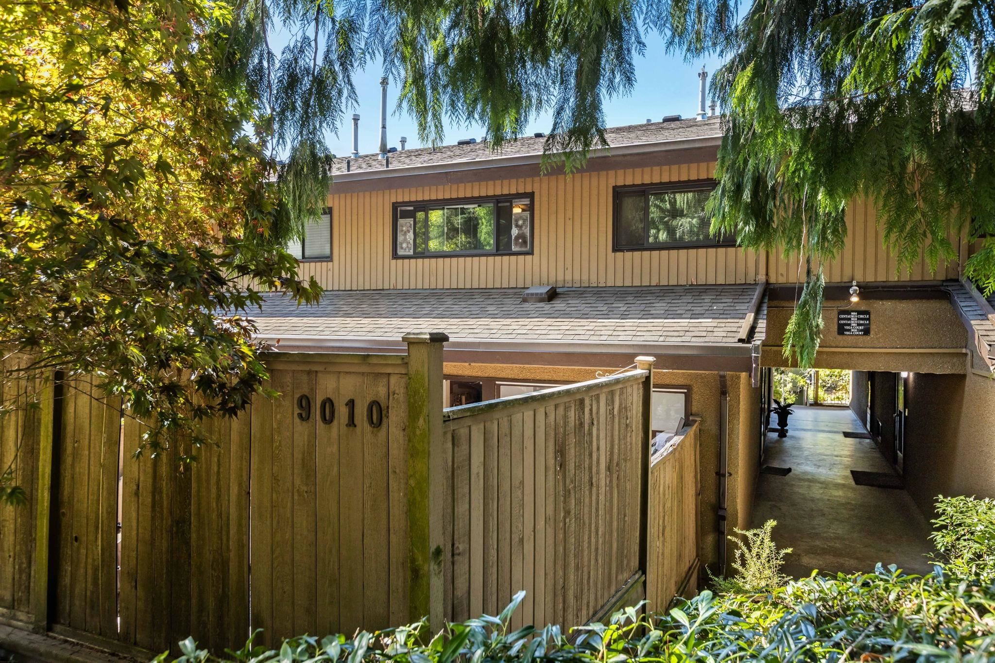 9010 Centaurus Circle, Burnaby, BC - Outdoor