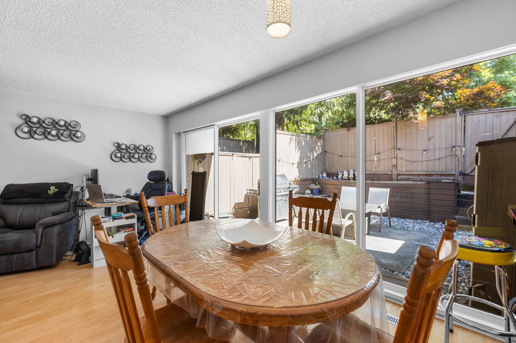 9010 Centaurus Circle, Burnaby, BC - Indoor Photo Showing Dining Room
