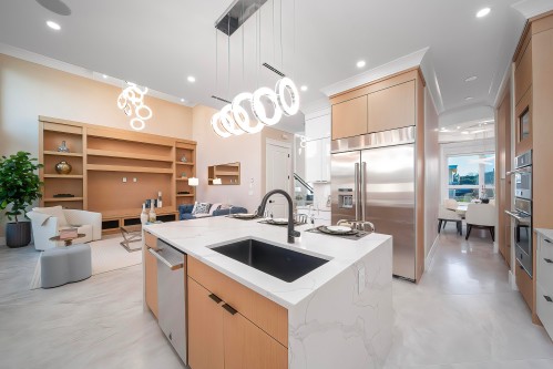 10471 Seahaven Drive, Richmond, BC - Indoor Photo Showing Kitchen With Upgraded Kitchen