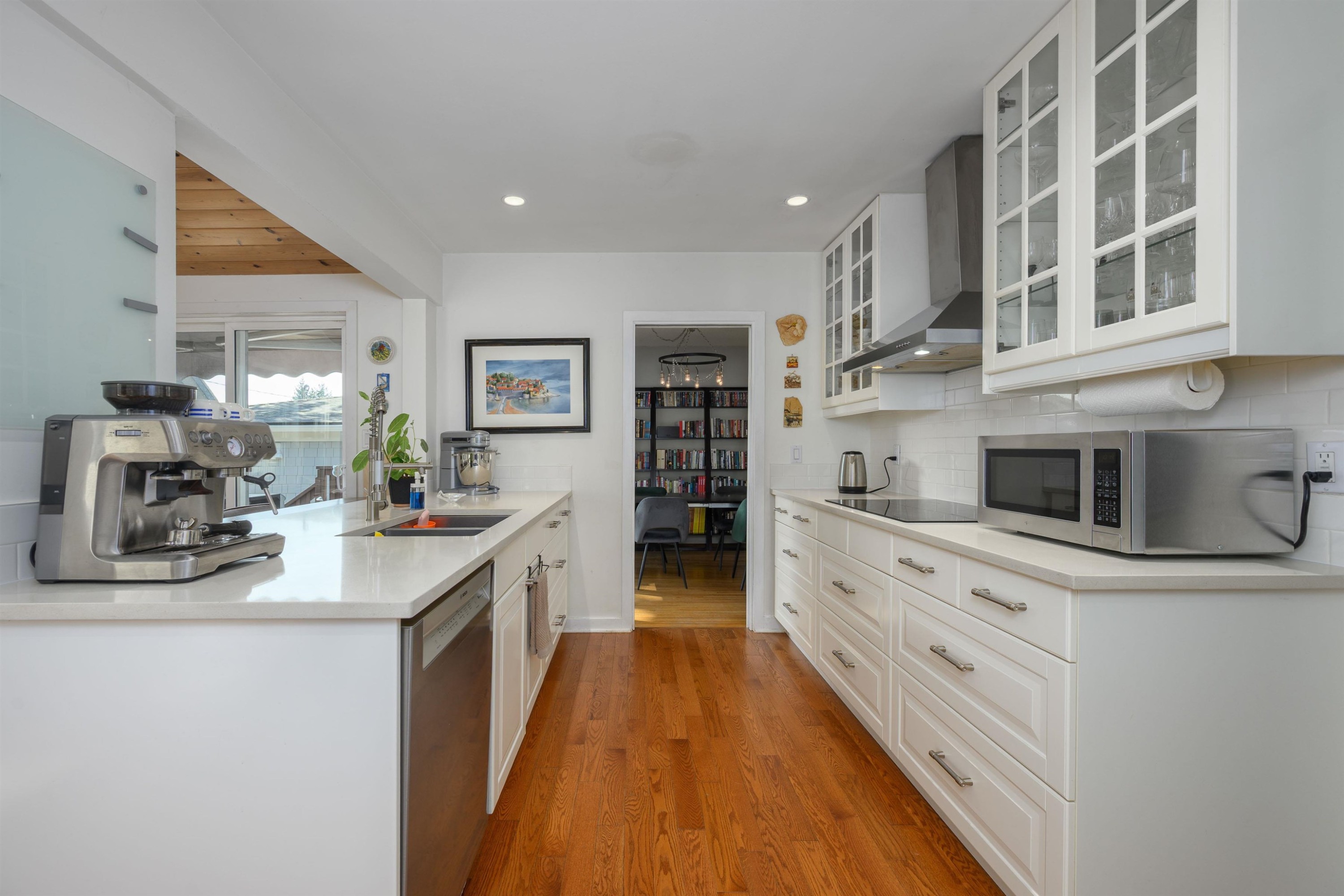 3342 Fromme Road, North Vancouver, BC - Indoor Photo Showing Kitchen