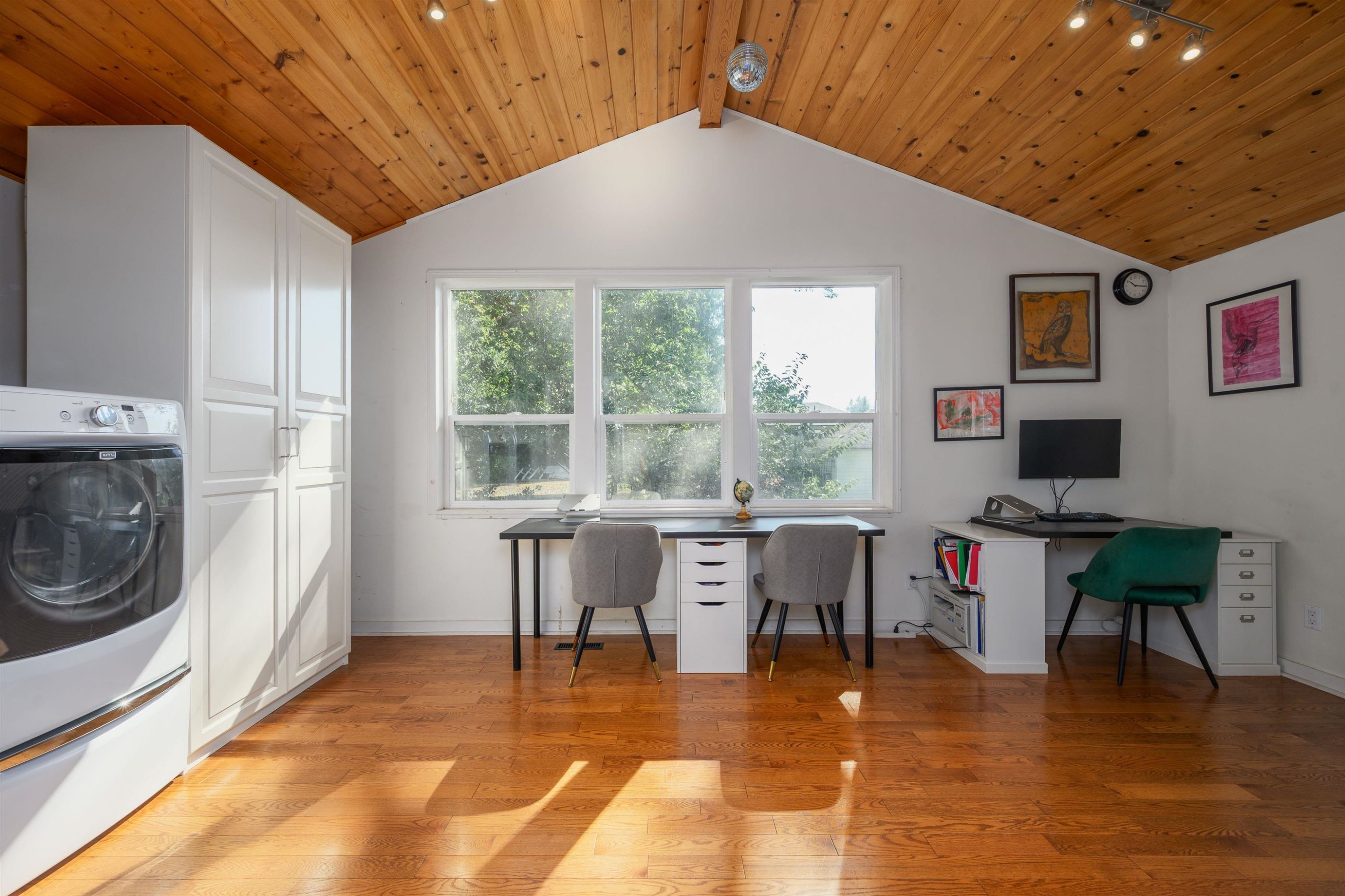 3342 Fromme Road, North Vancouver, BC - Indoor Photo Showing Laundry Room