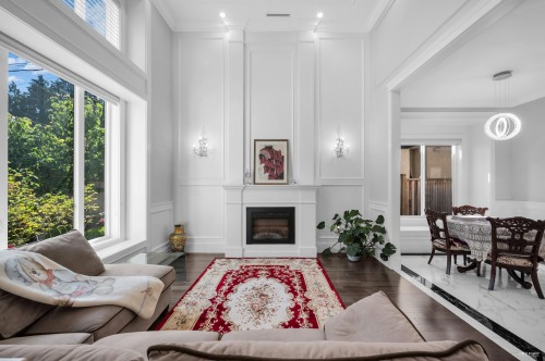 8351 Leslie Road, Richmond, BC - Indoor Photo Showing Living Room With Fireplace
