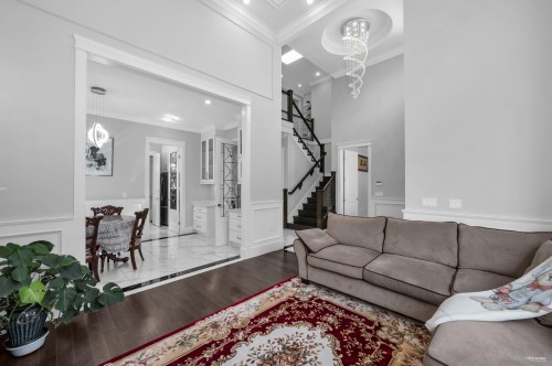 8351 Leslie Road, Richmond, BC - Indoor Photo Showing Living Room