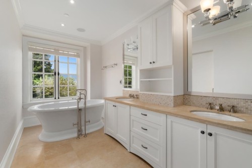 4588 2Nd Avenue W, Vancouver, BC 