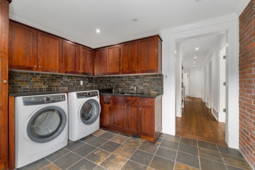 4588 2Nd Avenue W, Vancouver, BC 