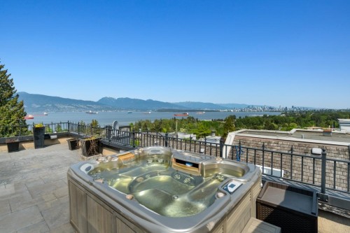 4588 2Nd Avenue W, Vancouver, BC 