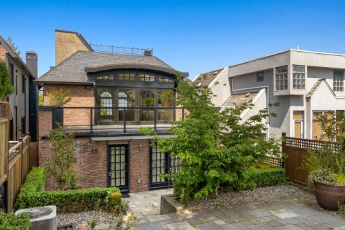4588 2Nd Avenue W, Vancouver, BC 