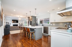 5244 Cambridge Court Delta, BC V4M 3Z1